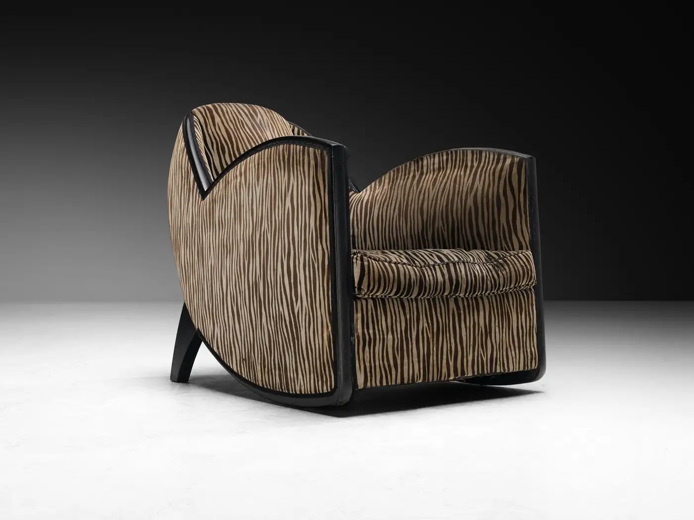Levitan Décoration Pair of French Art Deco Lounge Chairs